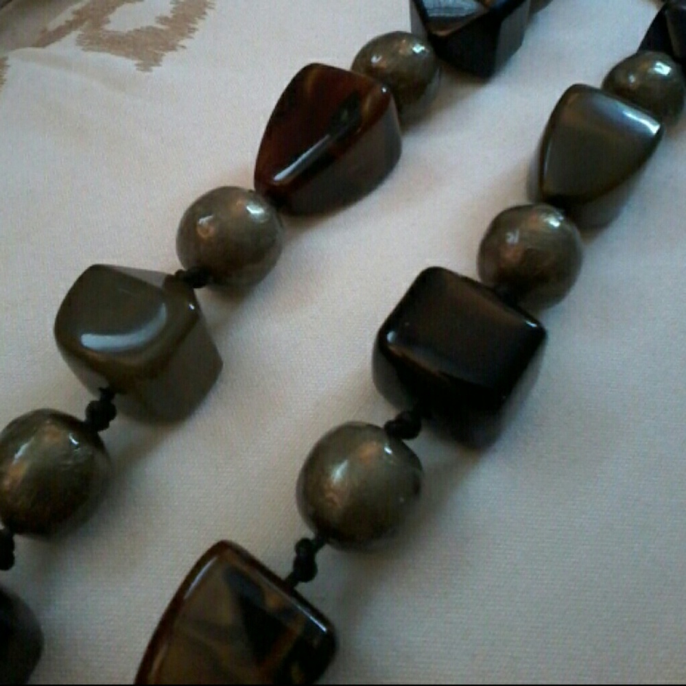 PONO Joan Goodman Chunky Resin Bead Necklace - Picture 2 of 5